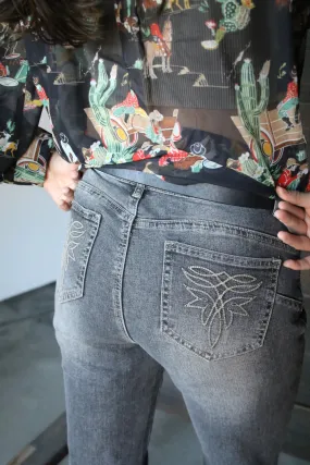 Denim Flair Jeans with Western Stitch – Soft, Stretchy & Perfect Fit